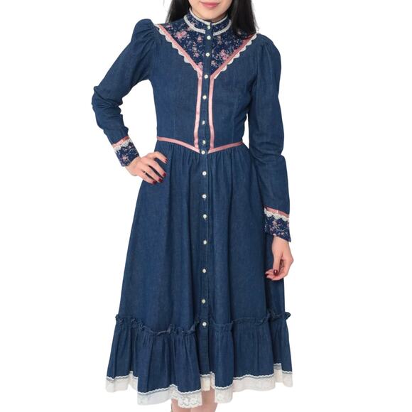 1970s Gunne Sax Vintage Blue Denim Calico Floral Trim Maxi Dress Prairie Dress 3 - Picture 9 of 12